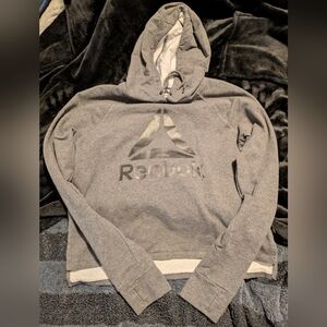 Reebok Gray Crew Neck Sweatshirt for Casual Comfort